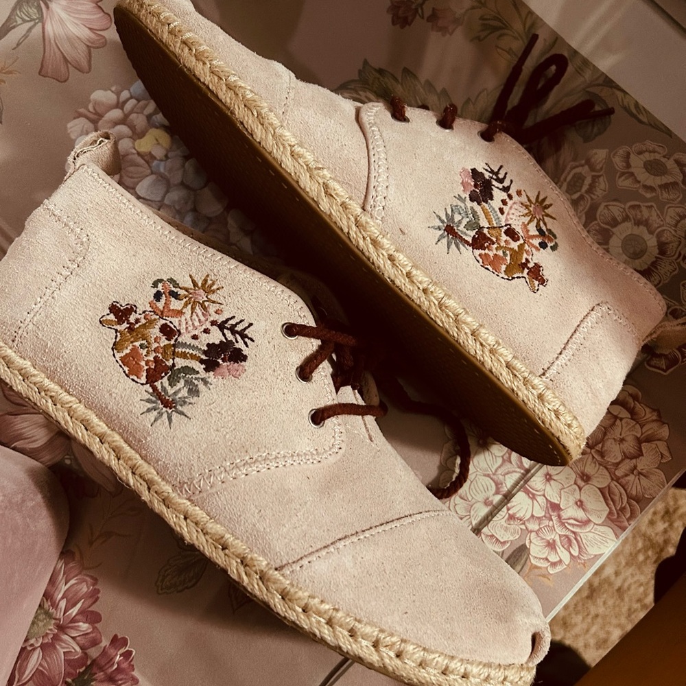 Tom's Creamy rose Espadrilles with Floral Embroidery and Jute Sole